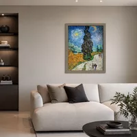 Strada con cipressi — Residenza contemporanea