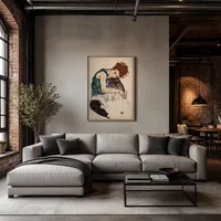 Donna seduta con il ginocchio piegato — Loft moderno