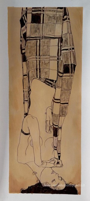 In piedi Ragazza in un plaid Garment